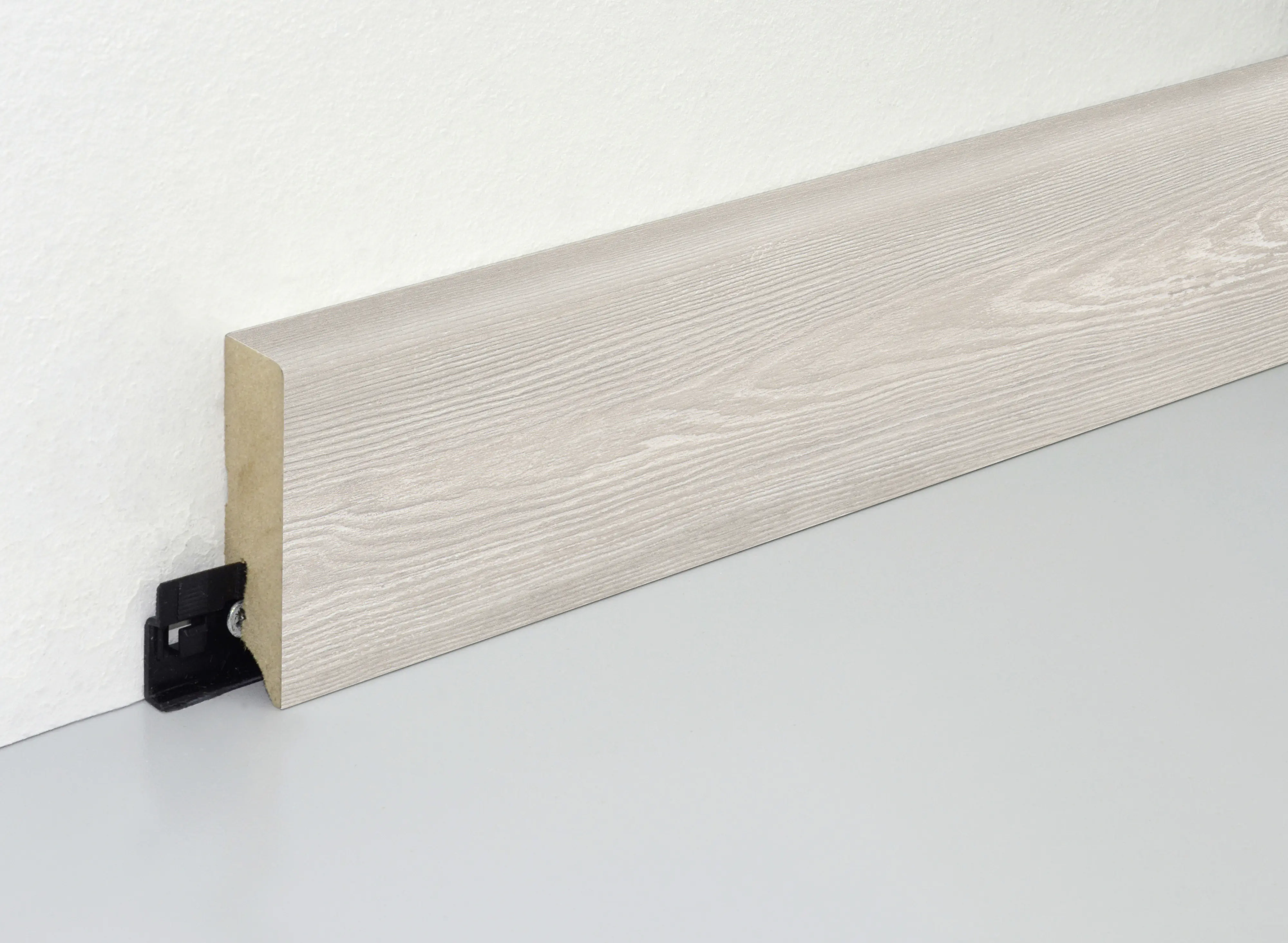 Neuhofer Fußleiste 240 cm 70 x 19 mm Pine whitewashed