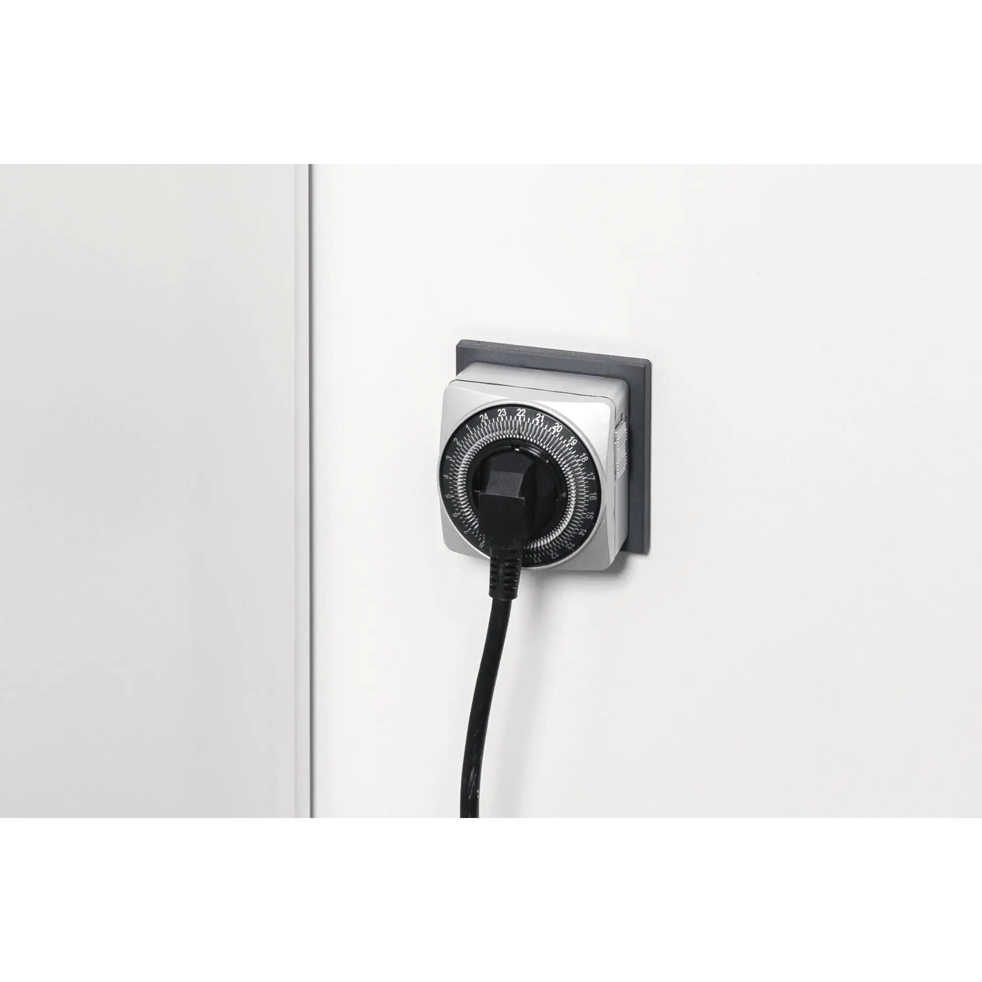 Zeitschaltuhr kompakt 3.600W mechanisch, silber, IP20 Zeitschaltuhr kompakt 3.600W mechanisch, silber, IP20