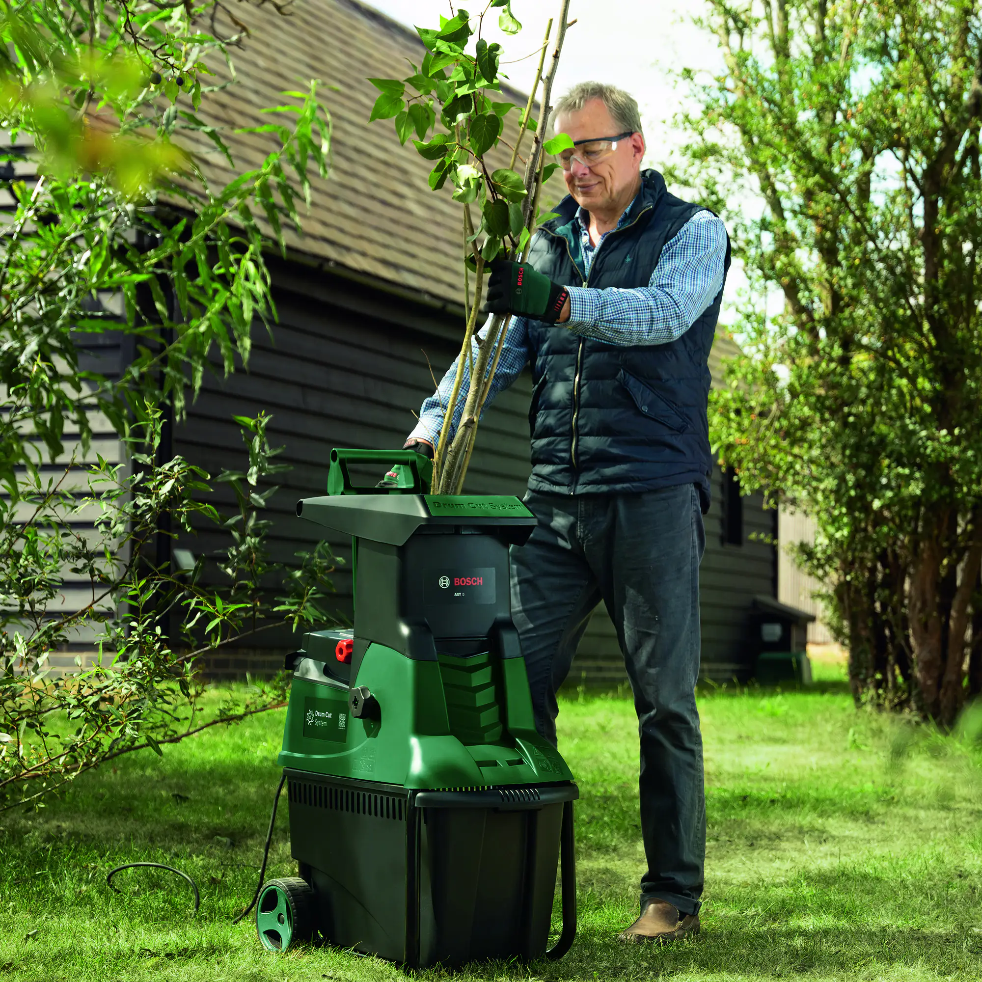 Bosch Häcksler AXT 25 D 2500 Watt Bosch Häcksler AXT 25 D 2500 Watt