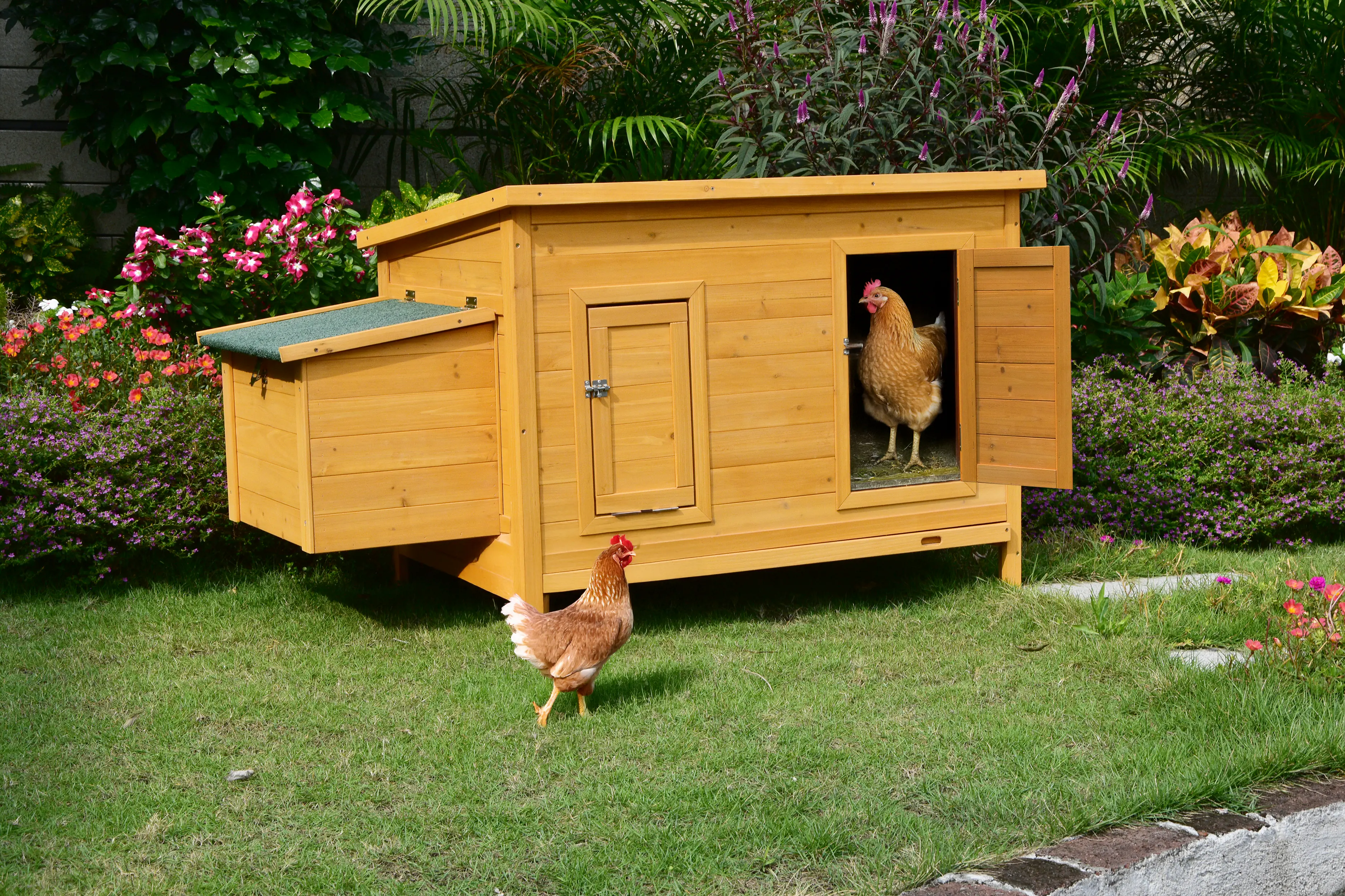 TrendLine Hühnerhaus Emma mit Bodenwanne 146 x 74 x 80 cm natur
