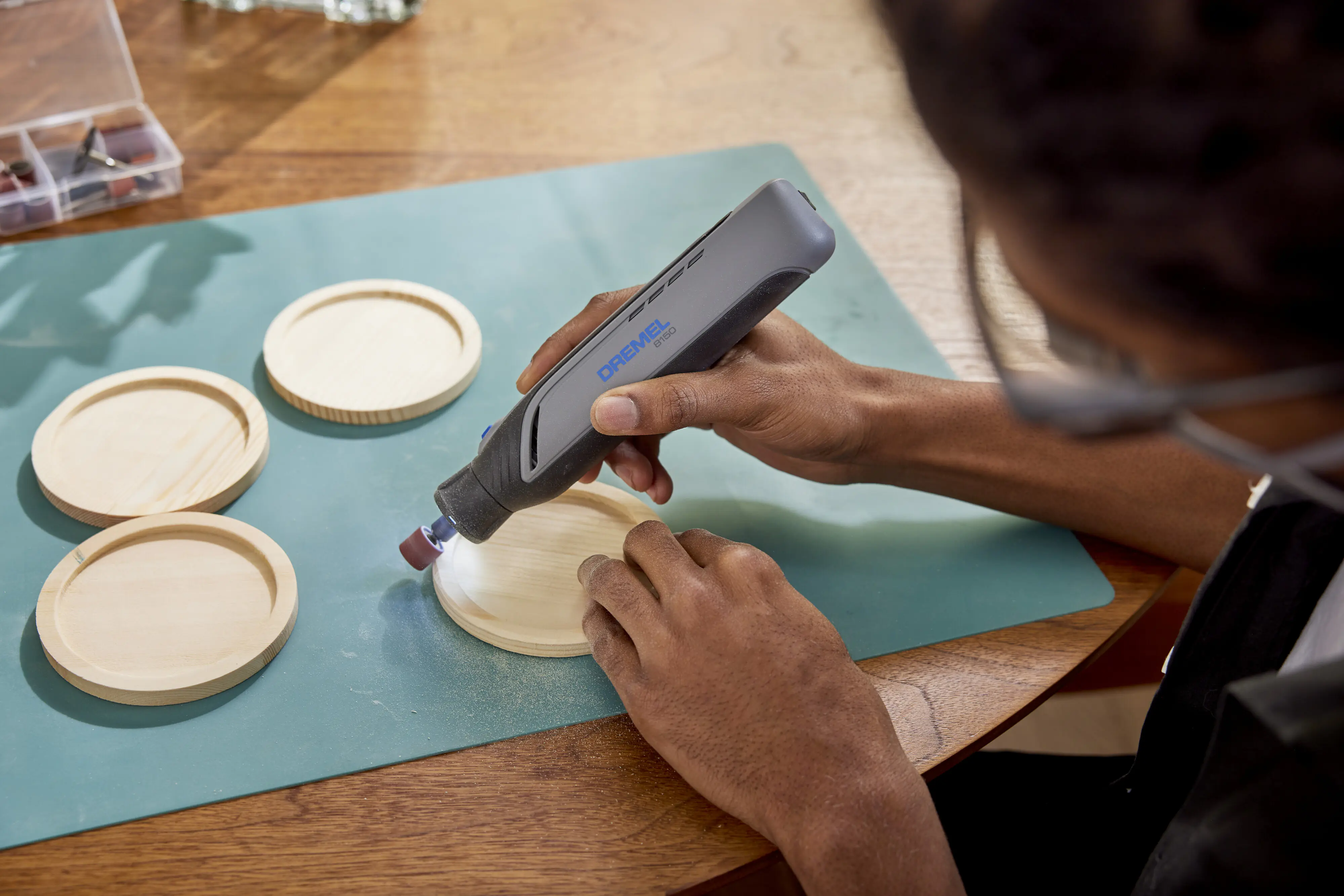 Dremel Akku-Multifunktionswerkzeug 8150-20 inkl. 20 Zubehörteilen und USB-C-Ladekabel