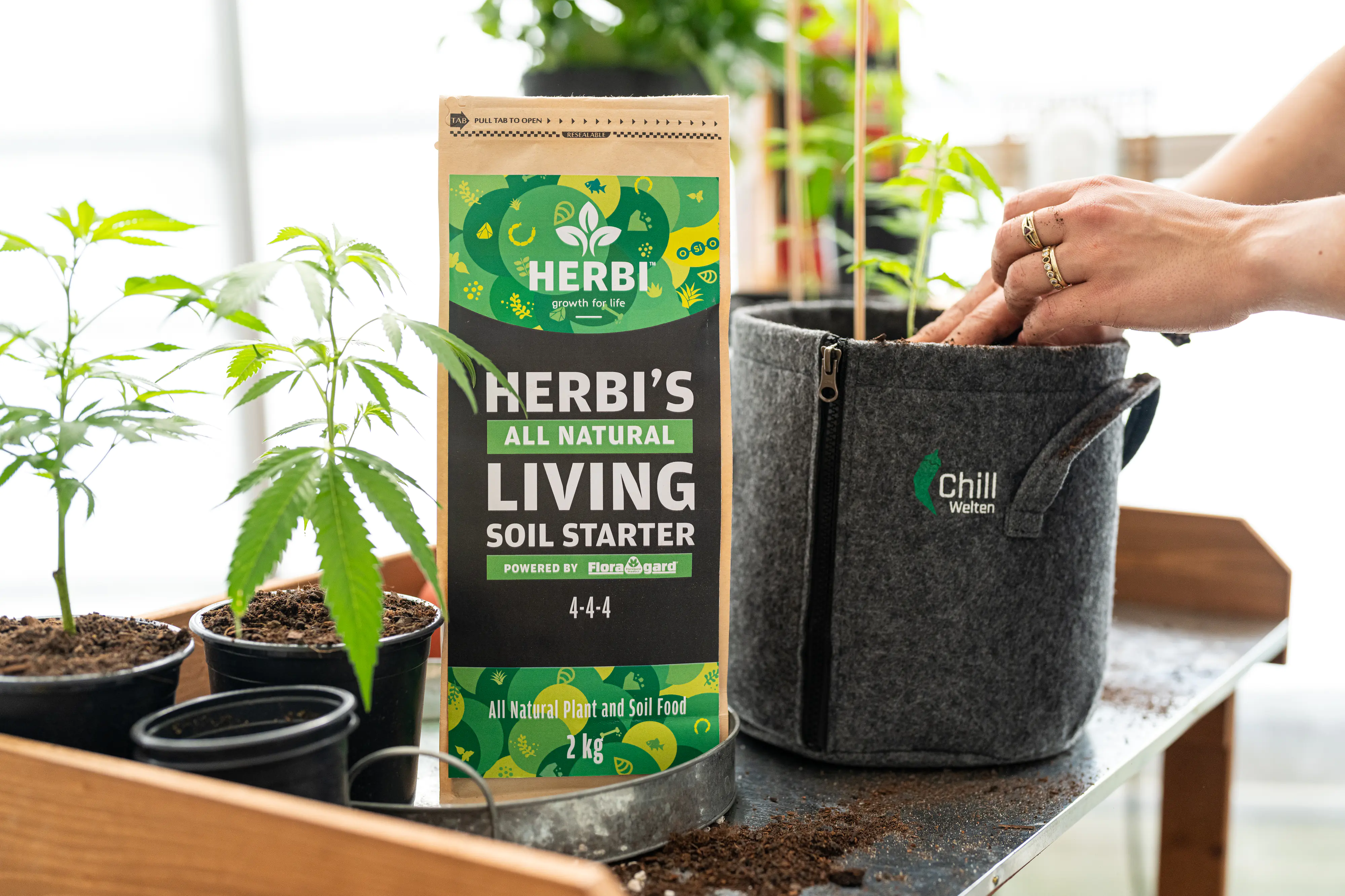 Herbi's Living Soil Grow Starter Biologisch aktiver Naturdünger 1 kg