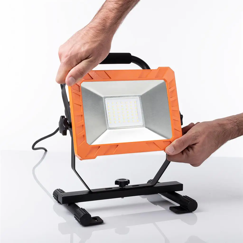 Smartwares LED Arbeitsleuchte mit Bügel 50 W, 5500 lm, Kabel 2,5 m Smartwares LED Arbeitsleuchte mit Bügel 50 W, 5500 lm, Kabel 2,5 m