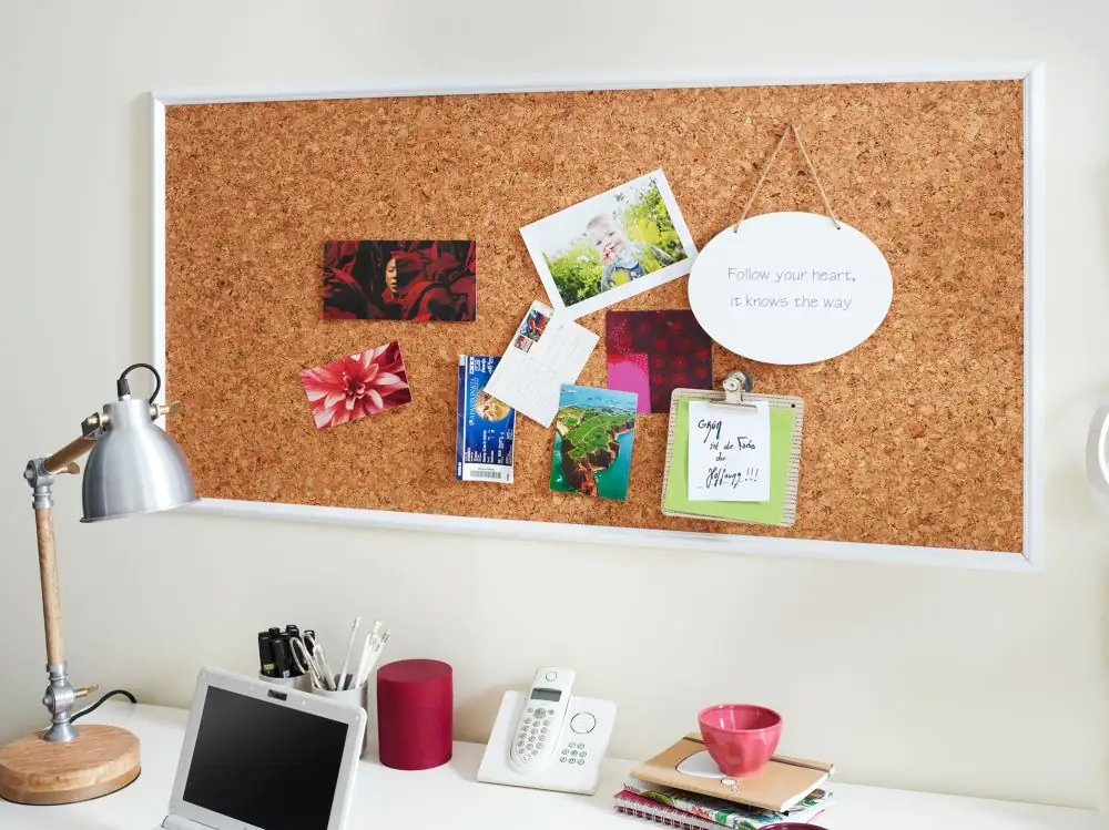 Decosa Pinnwand 600 x 400 mm inkl. Pinnnadeln und Stift