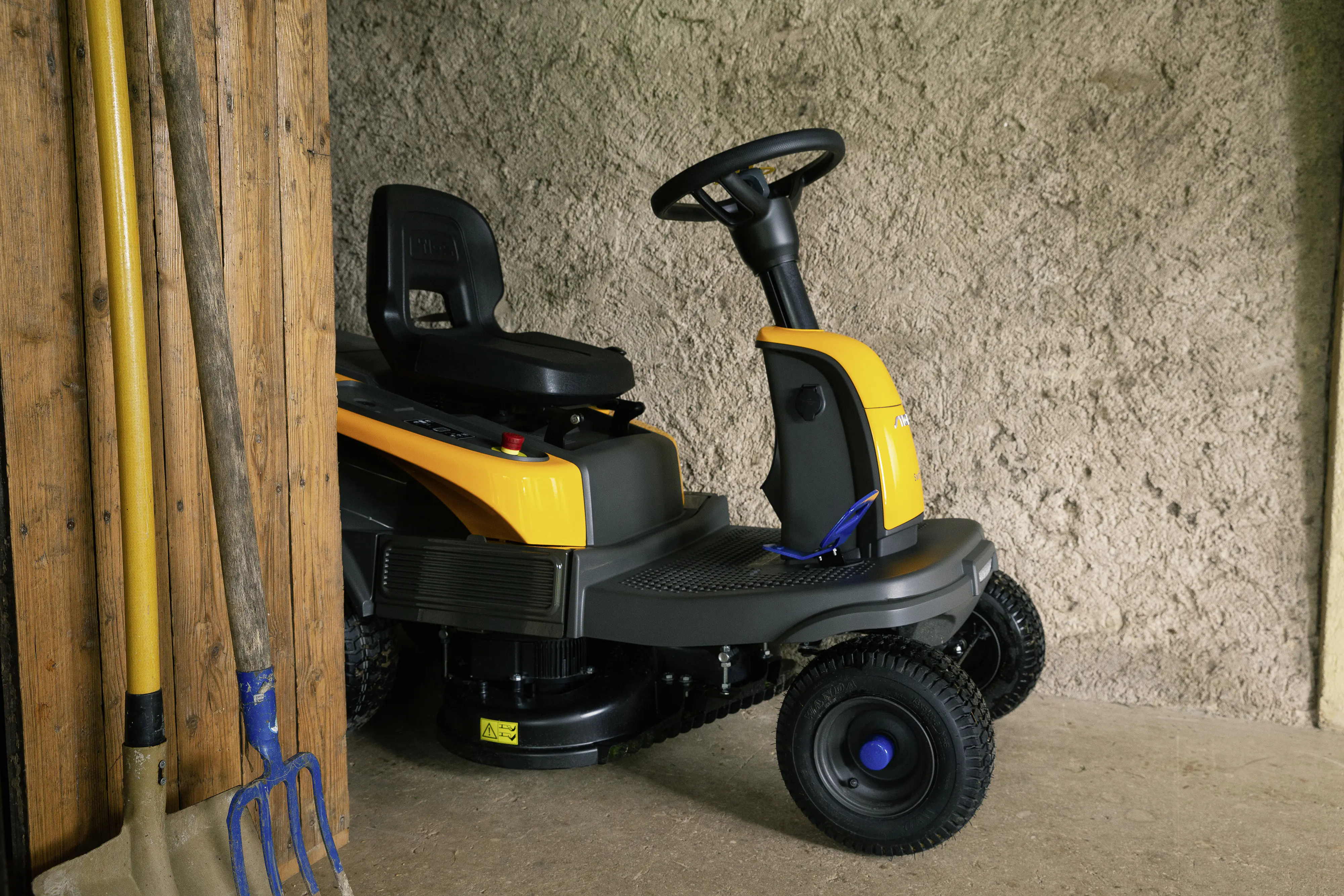 Stiga Akku-Rasentraktor Swift 372e, inkl. 4 Akkus (3x 7,5Ah und 1x 5Ah )/48V, 72 cm Schnittbreite