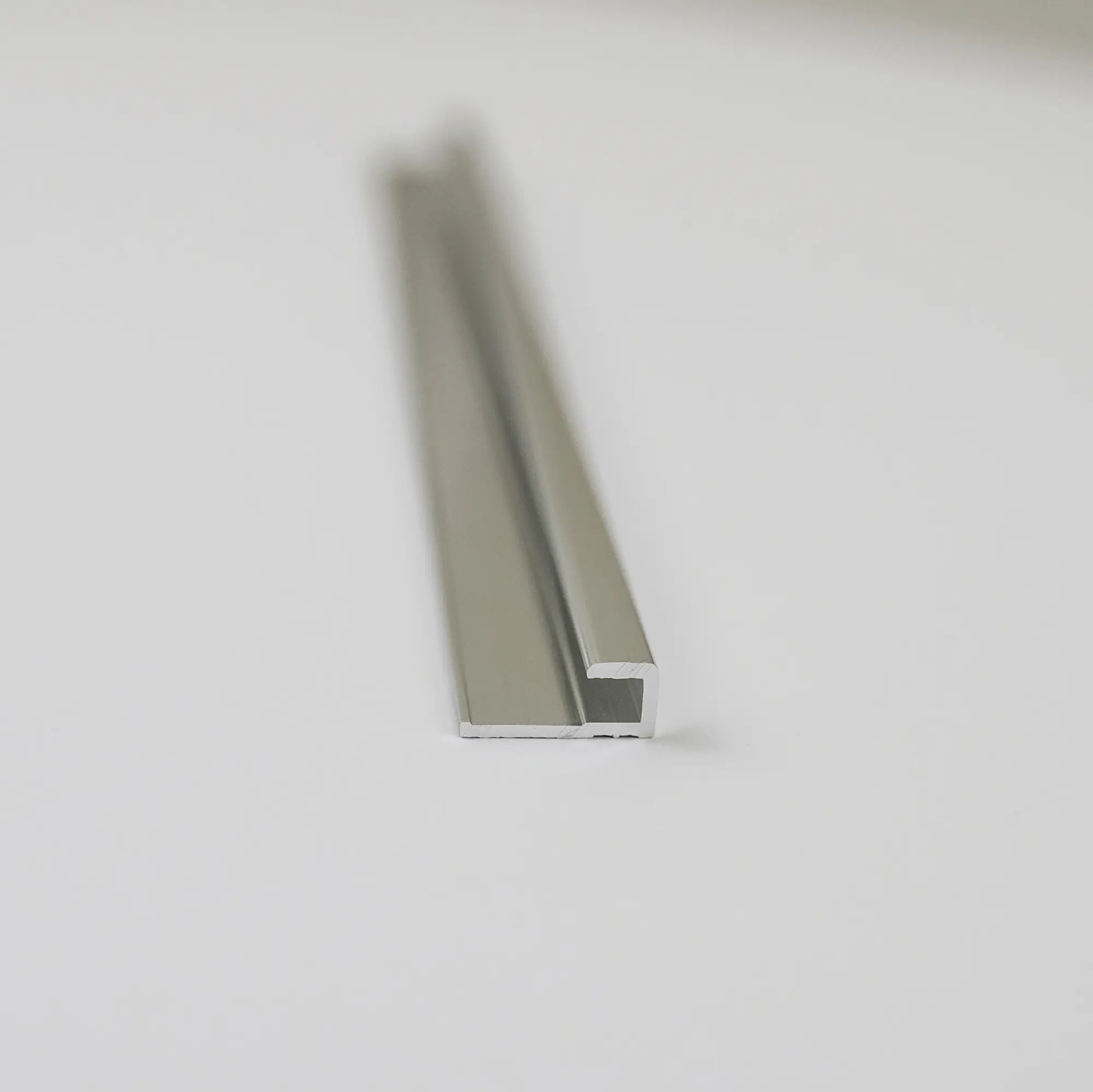 Breuer Profil Abschluss gerade 1,7x0,7x255 cm, alu chromeffekt Breuer Profil Abschluss gerade 1,7x0,7x255 cm, alu chromeffekt