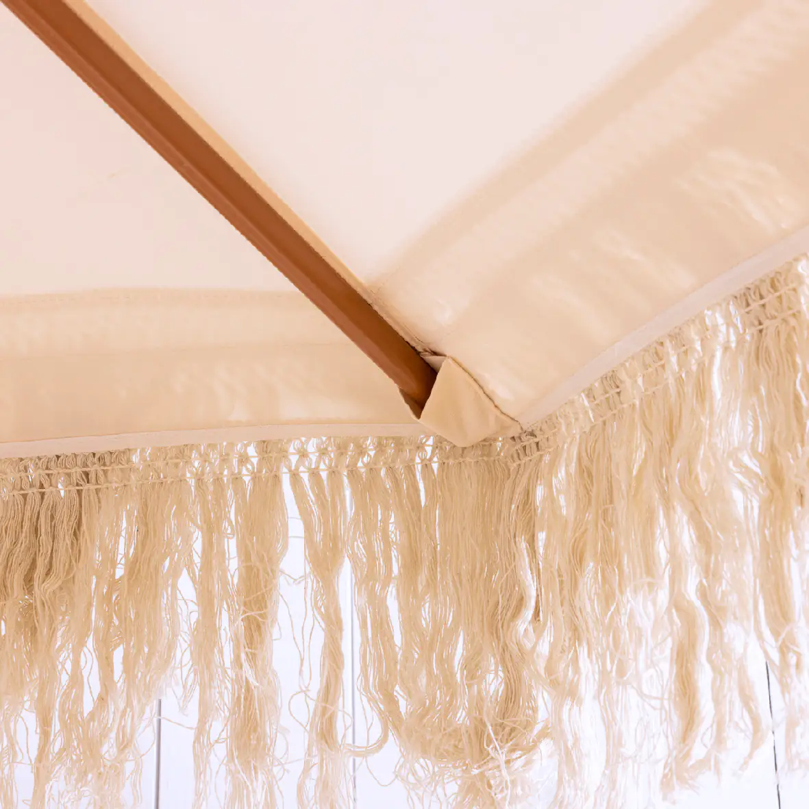 Sonnenschirm Boho cremeweiß mit Fransen Sonnenschirm Boho cremeweiß mit Fransen