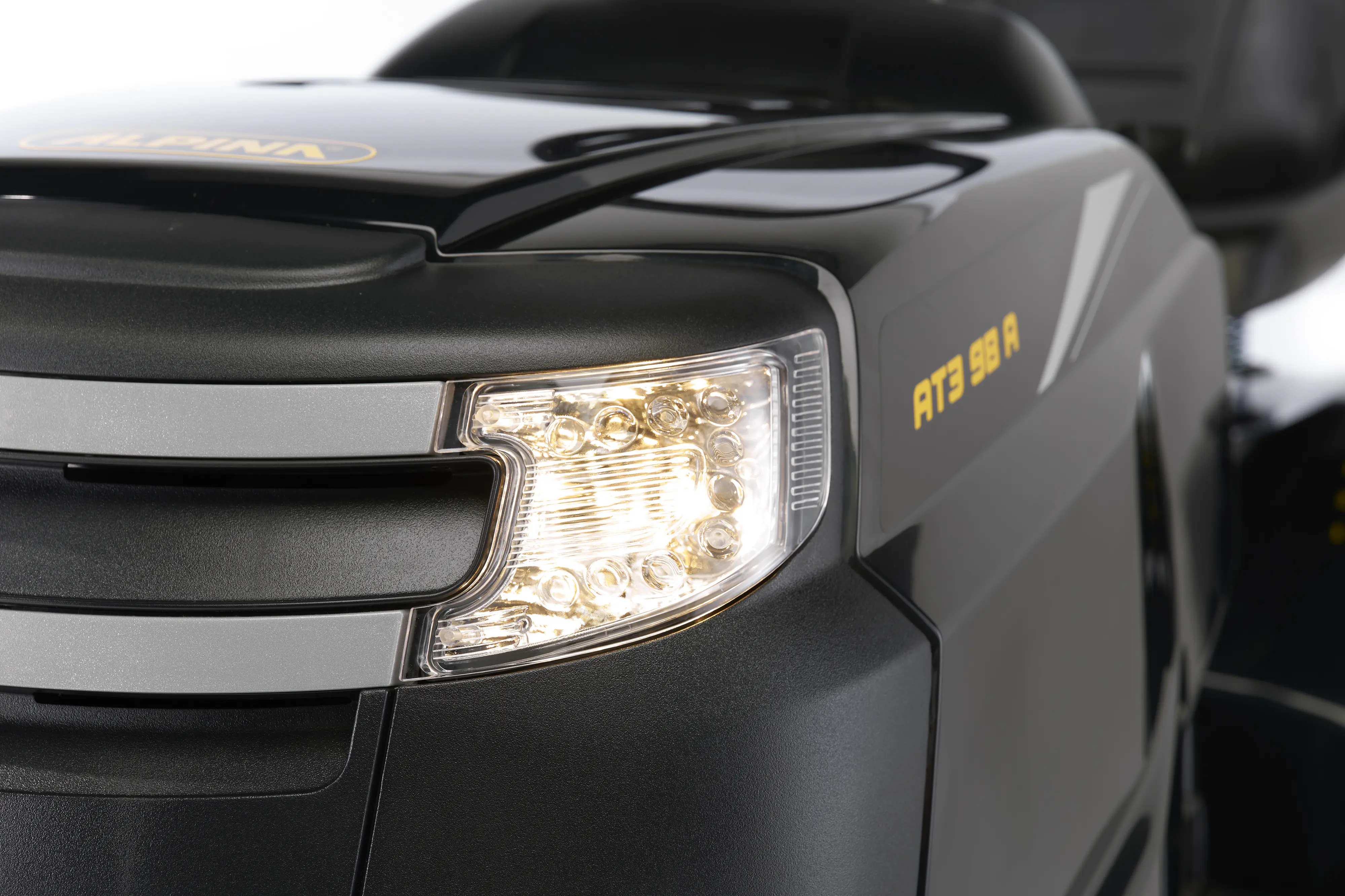 Alpina Rasentraktor AT3 98 A 6,5 kW, 98 cm Schnittbreite, inkl. Mulchkit