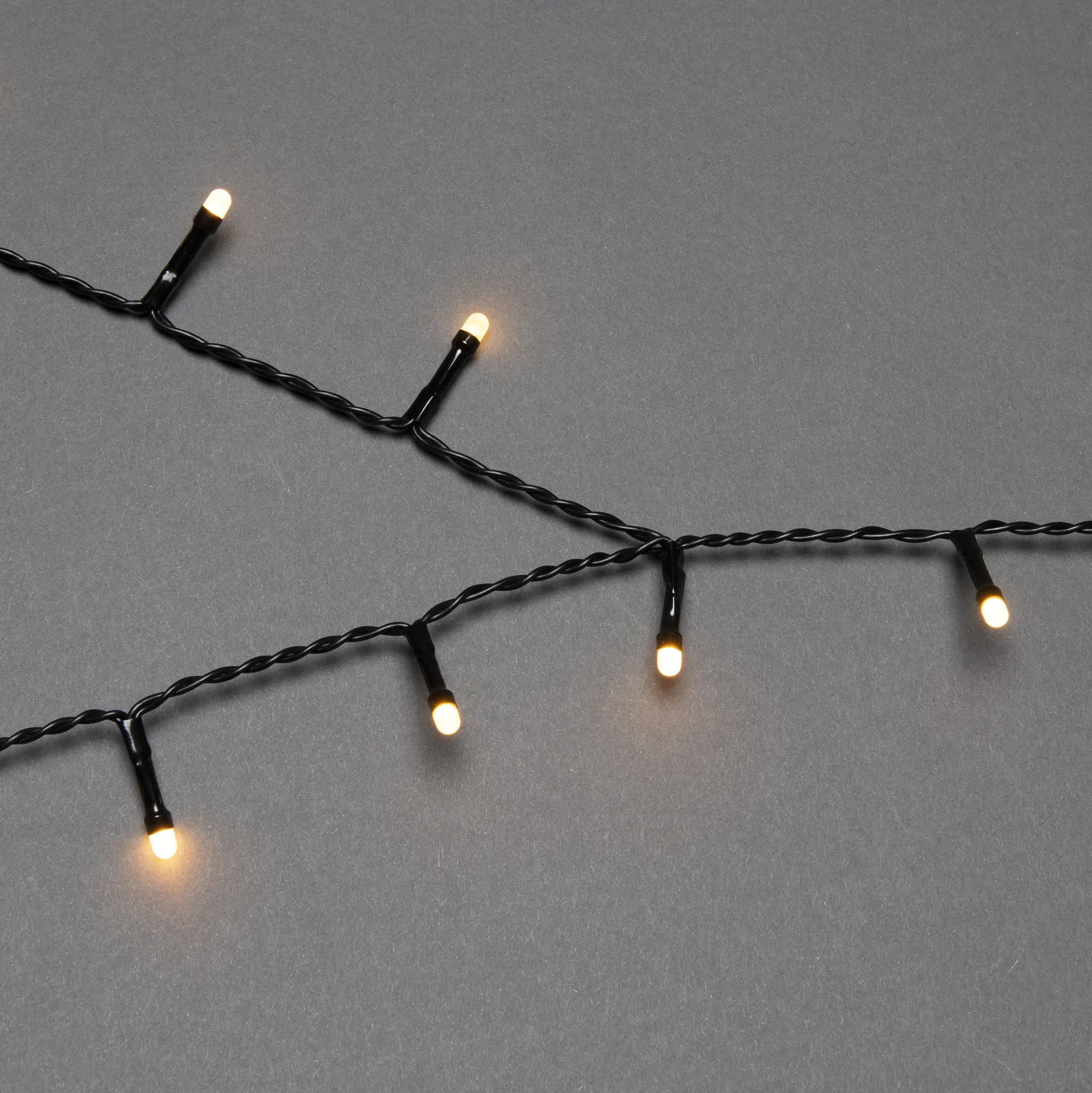 7318306660839_05 Konstsmide LED Baummantel 6 Stränge a 45 gefrostete Dioden 11,8 Meter