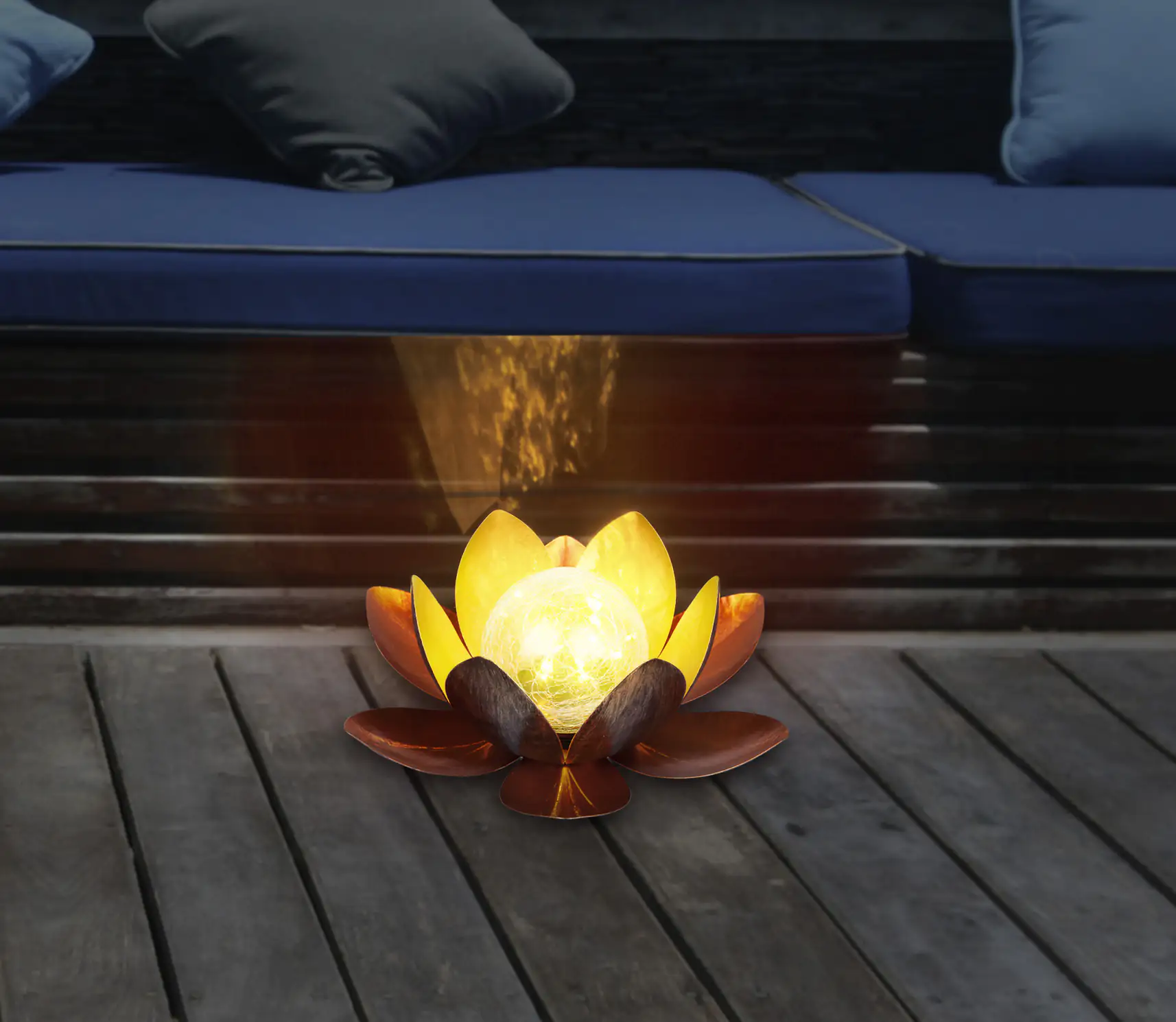 TrendLine LED Solarleuchte Seerose kupfer mit Glaskugel