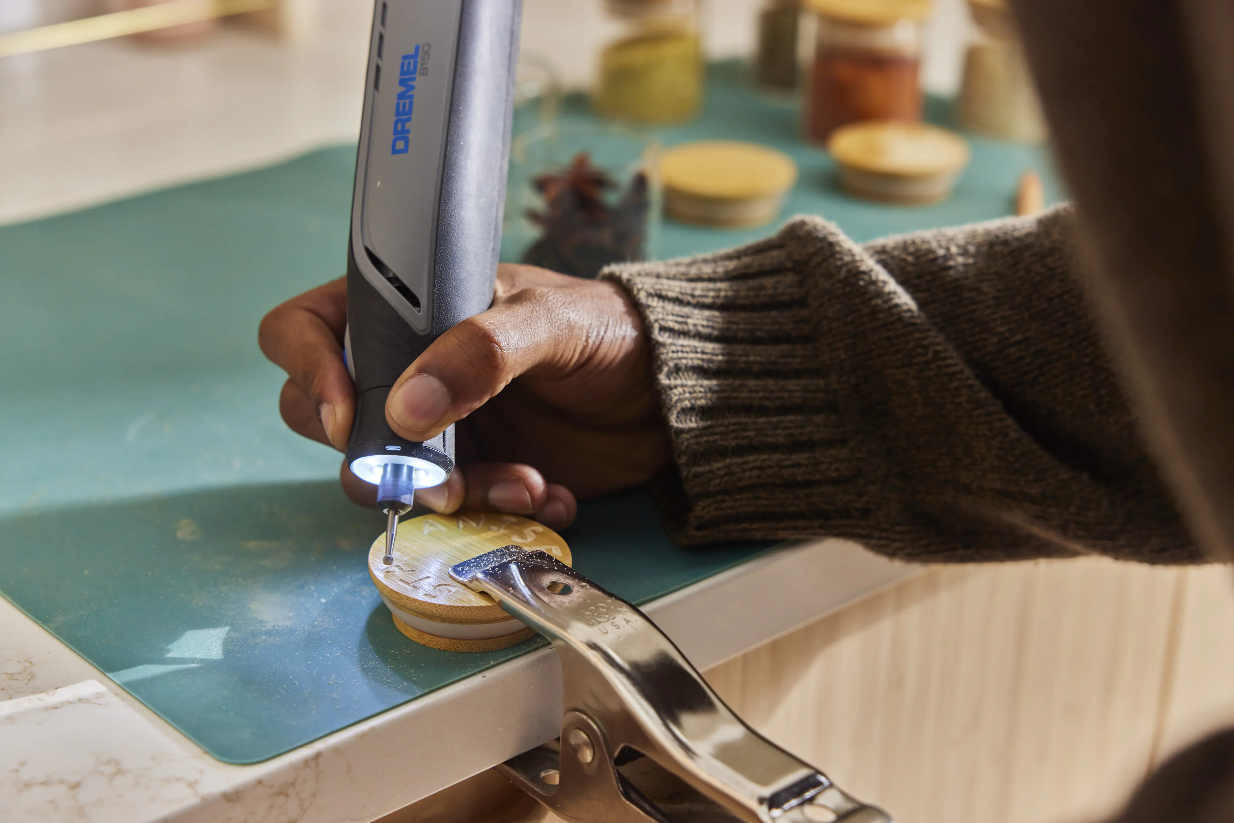 Dremel Akku-Multifunktionswerkzeug 8150-20 inkl. 20 Zubehörteilen und USB-C-Ladekabel