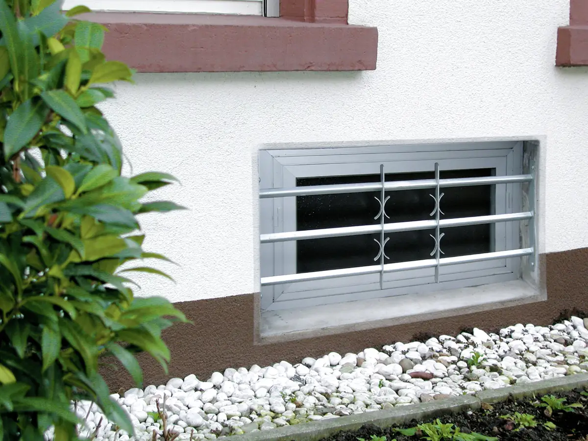 4004338553623_2150479 Alberts Fenstergitter Amsterdam 105 x 45x70 cm, galvanisch blau verzinkt