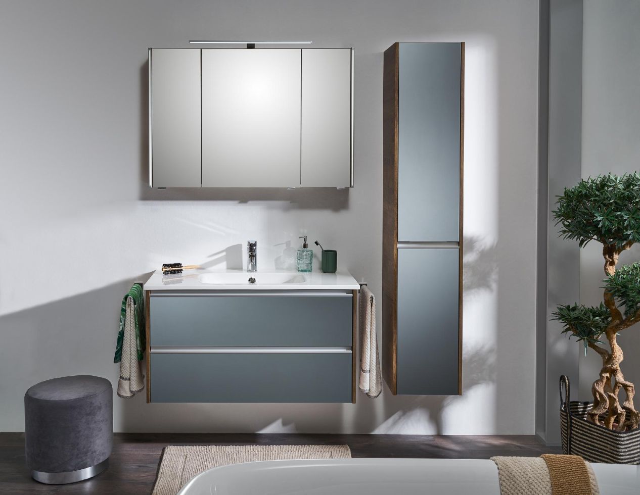 Pelipal Badmöbel-Set 6040 Stahlgrau/Eiche Ribbeck mit Mineralmarmor-Waschtisch+Hochschrank 137cm