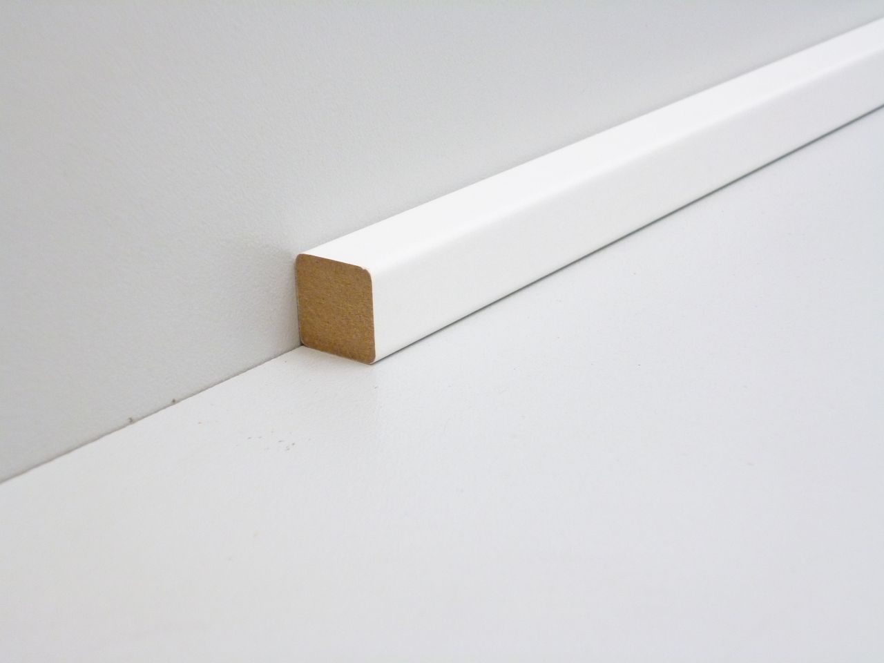 B.S. Bauprogramm Renovierungsleiste 200 cm 16 x 16 mm weiß