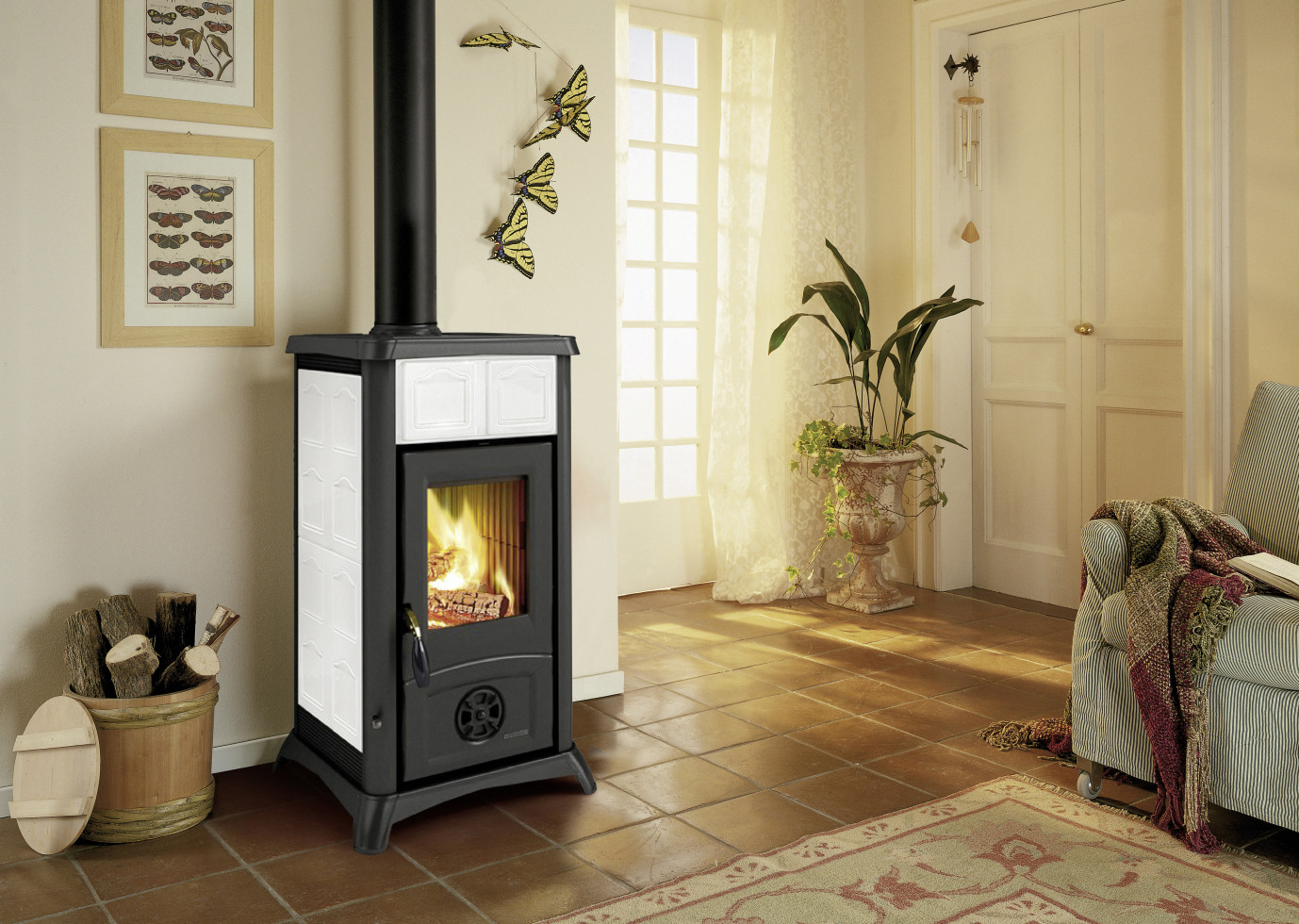 LaNordica Kaminofen GEMMA Gussofen und Kachelverkleidung in weiß 6 kW